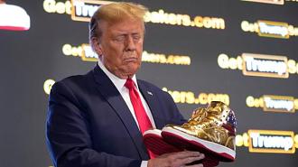 Click image for larger version

Name:	18pol-swiper-trump-sneakers1-fljk-videoSixteenByNine3000.jpg
Views:	0
Size:	26.2 KB
ID:	29876597